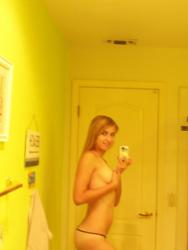 10083394_hot_naked_amateur_blonde_and_her_selfshots_005.jpg