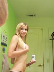 10083399_hot_naked_amateur_blonde_and_her_selfshots_010.jpg